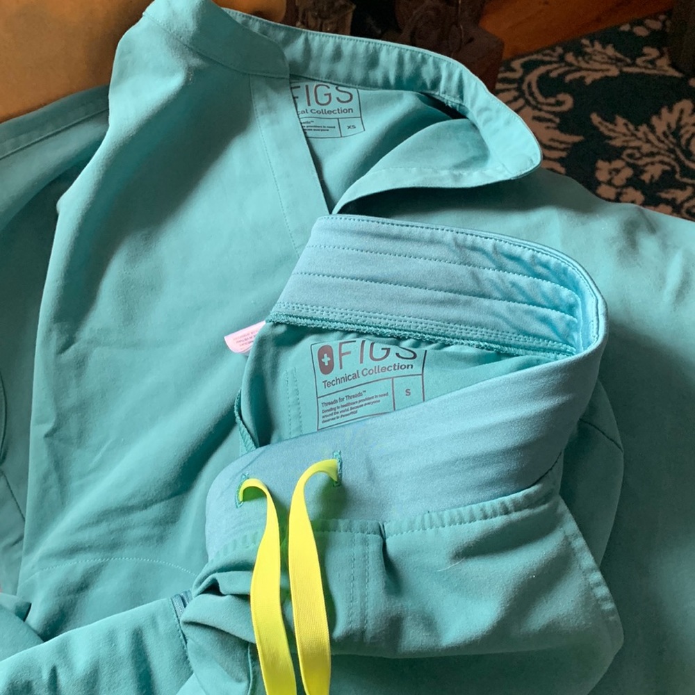 FIGS marine scrub set limited edition